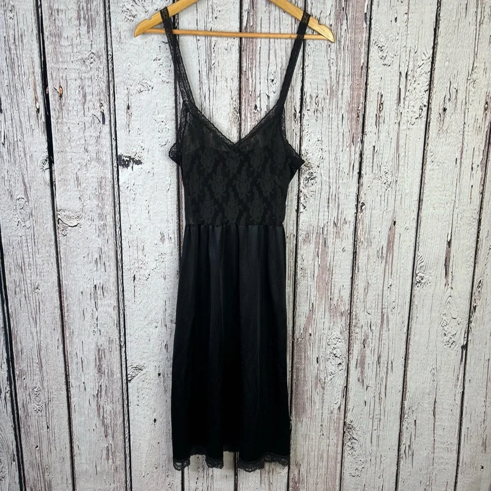 Vintage Vanity Fair Black Lace Nylon Slip Nightgown‎ Dress Lingerie Negligee 32